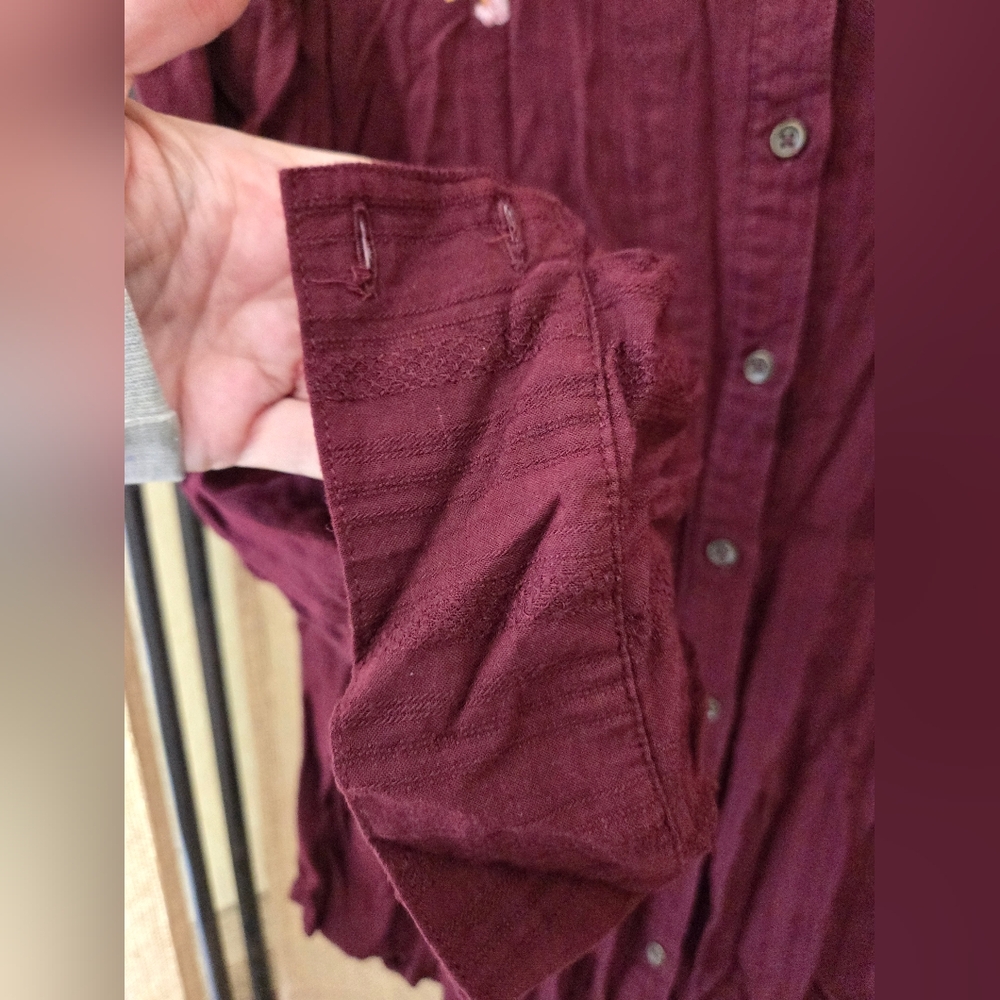 Women's Knox Rose Burgundy Embroidered Floral Button-Up Shirt Size M - Picture 4 of 16